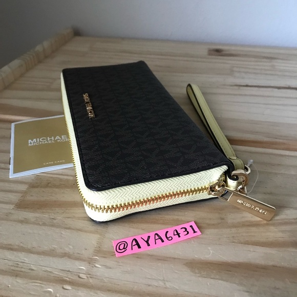 Michael Kors Wallet🎈🎈 - Picture 4 of 7